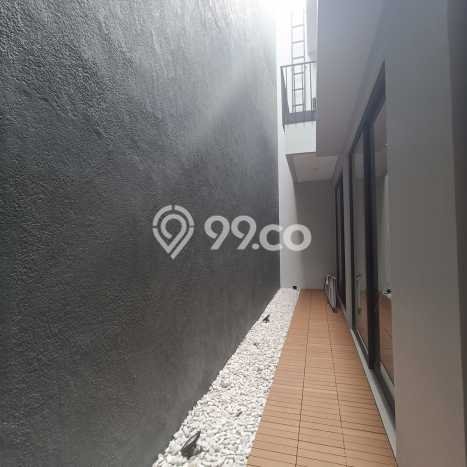 Siap Huni Rumah Mewah 4 Kamar di Duren Sawit Dekat ke Mana Pun Siap Huni Rumah Mewah 4 Kamar di Duren Sawit Dekat ke Mana Pun