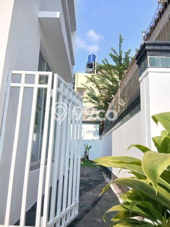 Rumah Modern 5 KT LT 215m2 di Sentul City Rumah Modern 5 KT LT 215m2 di Sentul City