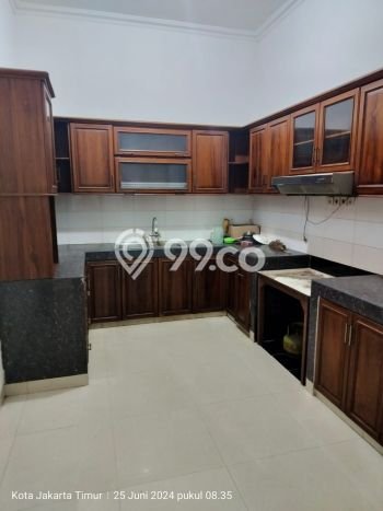 Siap Huni Rumah Mewah 5 Kamar di Ciracas Dekat ke Mana Saja Siap Huni Rumah Mewah 5 Kamar di Ciracas Dekat ke Mana Saja