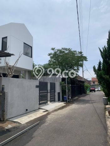Rumah Area Strategis di Arcamanik, Bandung, LT 141m2m² LB 168m2m² Rumah Area Strategis di Arcamanik, Bandung, LT 141m2m² LB 168m2m²