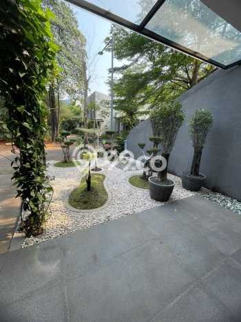 Ready to Use! Luxury House LT 234m2 Desain Elegan di Veteran Ready to Use! Luxury House LT 234m2 Desain Elegan di Veteran