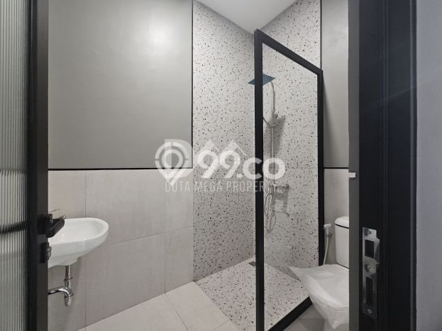 For Sale! Luxury House LT 175m2 Desain Modern di BSD Giri Loka For Sale! Luxury House LT 175m2 Desain Modern di BSD Giri Loka