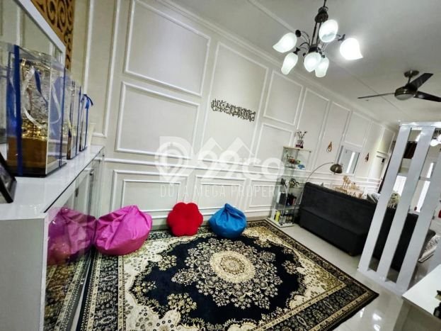 Ready to Use! Luxury House LT 100m2 Desain Modern di Graha Raya Ready to Use! Luxury House LT 100m2 Desain Modern di Graha Raya