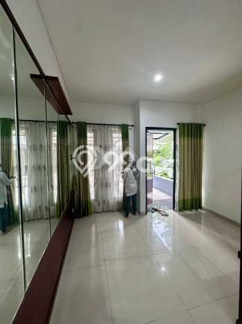 Rumah Modern 3 KT di Bintaro Tangerang Selatan Semi Furnished Rumah Modern 3 KT di Bintaro Tangerang Selatan Semi Furnished
