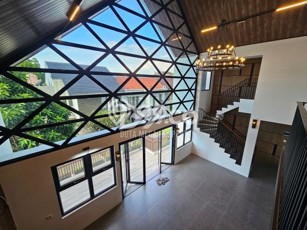 Dijual Rumah Mewah Elegan Dengan View Eksklusif di Graha Bintaro, Jakarta Selatan Dijual Rumah Mewah Elegan Dengan View Eksklusif di Graha Bintaro, Jakarta Selatan