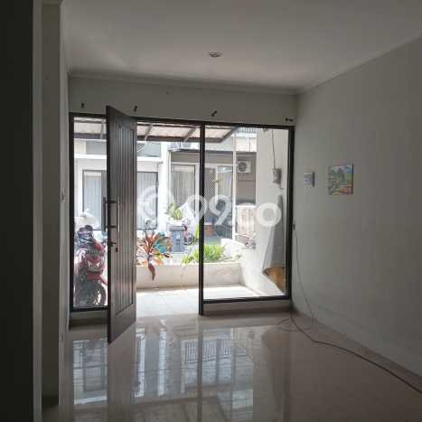 Rumah Modern 2 KT di Bintaro Tangerang Selatan Semi Furnished Rumah Modern 2 KT di Bintaro Tangerang Selatan Semi Furnished