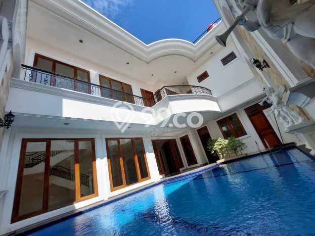 Sewa Rumah Strategis di Pondok Indah LT 430m2 / LB 998m2 Siap Huni Sewa Rumah Strategis di Pondok Indah LT 430m2 / LB 998m2 Siap Huni