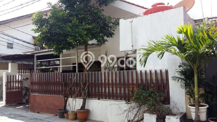 Rumah Strategis dengan 4 Kamar Tidur dan 2 Kamar Mandi di Kawasan Rawamangun, Jakarta Timur Rumah Strategis dengan 4 Kamar Tidur dan 2 Kamar Mandi di Kawasan Rawamangun, Jakarta Timur