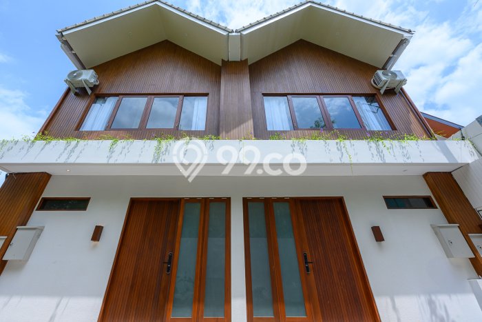 LOKASI TERBAIK! Vila di , Luas 100m2m², Area Strategis dengan jalan bagus LOKASI TERBAIK! Vila di , Luas 100m2m², Area Strategis dengan jalan bagus