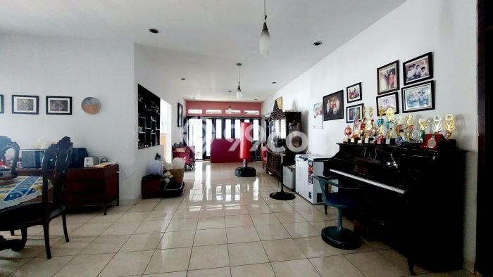 Hunian Elit LB 300m2 Siap Huni Desain Elegan di Jatiwaringin, Jakarta Timur Hunian Elit LB 300m2 Siap Huni Desain Elegan di Jatiwaringin, Jakarta Timur