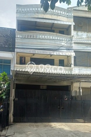 Ruko Dijual di Jakarta Barat LT 178m2 & LB 400m2 Lokasi Terbaik! Ruko Dijual di Jakarta Barat LT 178m2 & LB 400m2 Lokasi Terbaik!