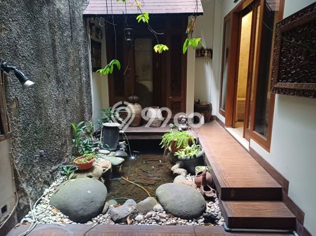 Dijual Rumah Luas Megah Dengan View Cantik di Tomang, Jakarta Barat Dijual Rumah Luas Megah Dengan View Cantik di Tomang, Jakarta Barat