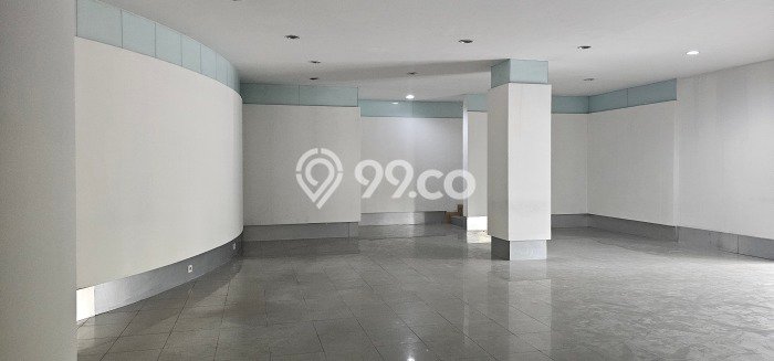 Ruko Disewa di Jakarta Barat dengan LB 678m2 Area Komersial Ramai Ruko Disewa di Jakarta Barat dengan LB 678m2 Area Komersial Ramai