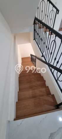 For Sale! Luxury House LT 140m2 Desain Elegan di Puri Indah For Sale! Luxury House LT 140m2 Desain Elegan di Puri Indah