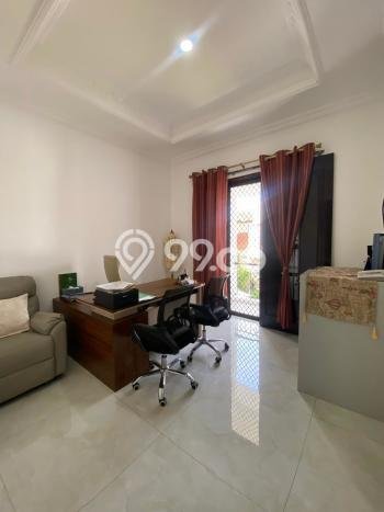 Lokasi terbaik! Rumah siap pakai dikontrakkan di Cinere LB 235m2 Lokasi terbaik! Rumah siap pakai dikontrakkan di Cinere LB 235m2
