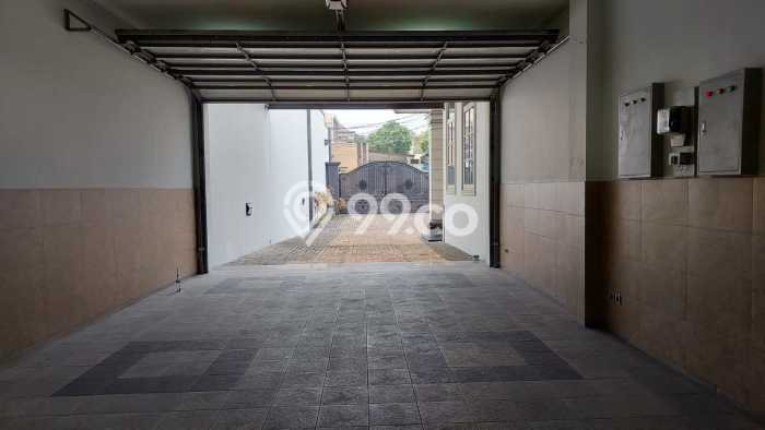 Rumah Elit Modern Tanpa Renovasi di Pondok Labu Jakarta Selatan Rumah Elit Modern Tanpa Renovasi di Pondok Labu Jakarta Selatan