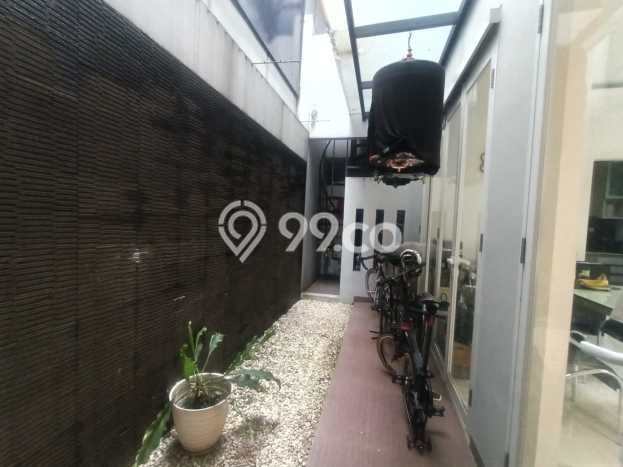 Rumah Mewah LB 100m2 Siap Huni Desain Elegan di Bintaro, Tangerang Selatan Rumah Mewah LB 100m2 Siap Huni Desain Elegan di Bintaro, Tangerang Selatan