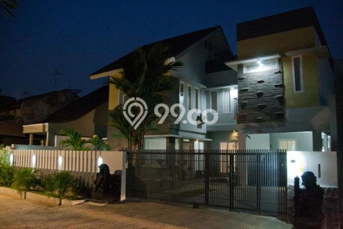 Dijual Rumah Luas Elegan Dengan View Eksklusif di Pondok Kelapa, Jakarta Timur Dijual Rumah Luas Elegan Dengan View Eksklusif di Pondok Kelapa, Jakarta Timur
