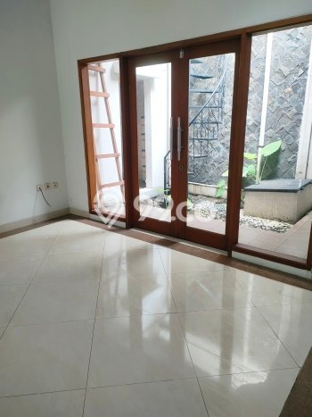 Lokasi strategis! Rumah siap pakai dikontrakkan di Cinere LB 300m2 Lokasi strategis! Rumah siap pakai dikontrakkan di Cinere LB 300m2