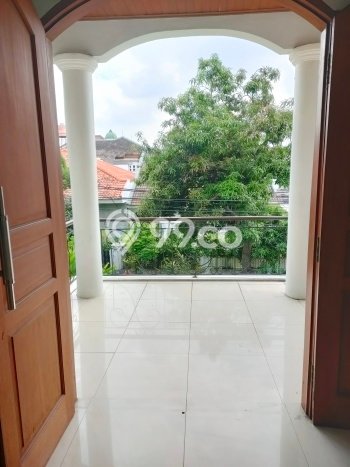 Lokasi strategis! Rumah siap pakai dikontrakkan di Cinere LB 300m2 Lokasi strategis! Rumah siap pakai dikontrakkan di Cinere LB 300m2
