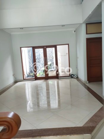 Lokasi strategis! Rumah siap pakai dikontrakkan di Cinere LB 300m2 Lokasi strategis! Rumah siap pakai dikontrakkan di Cinere LB 300m2