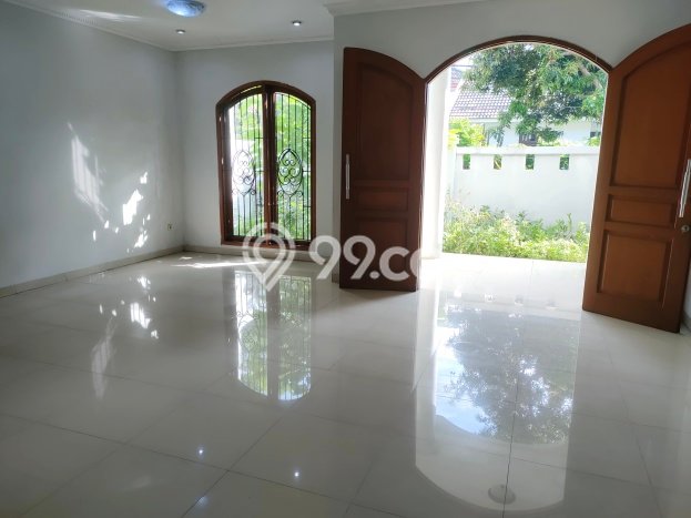 Lokasi strategis! Rumah siap pakai dikontrakkan di Cinere LB 300m2 Lokasi strategis! Rumah siap pakai dikontrakkan di Cinere LB 300m2