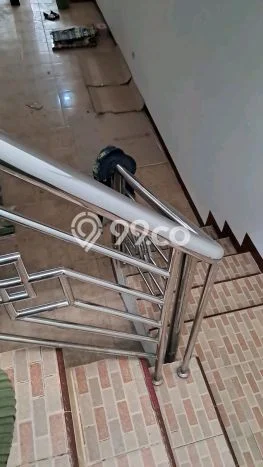 Lokasi strategis! Rumah siap huni dikontrakkan di Cinere LB 150m2 Lokasi strategis! Rumah siap huni dikontrakkan di Cinere LB 150m2