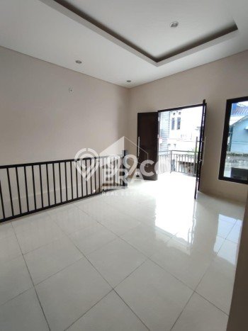 Rumah Elit Modern Tanpa Renovasi di Kayu Putih Jakarta Timur Rumah Elit Modern Tanpa Renovasi di Kayu Putih Jakarta Timur