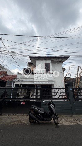 Dijual Rumah Premium dengan Fasilitas Sekitar Lengkap di Kebayoran Lama, Jakarta Selatan Dijual Rumah Premium dengan Fasilitas Sekitar Lengkap di Kebayoran Lama, Jakarta Selatan