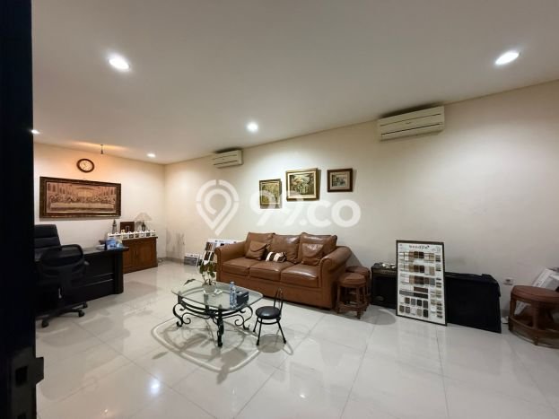 Rumah Elit Modern Siap Huni di Puri Indah Jakarta Barat Rumah Elit Modern Siap Huni di Puri Indah Jakarta Barat
