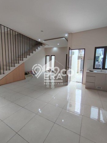 Rumah Elit Modern Tanpa Renovasi di Kayu Putih Jakarta Timur Rumah Elit Modern Tanpa Renovasi di Kayu Putih Jakarta Timur