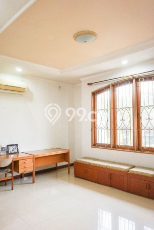 Dijual Rumah Luas Elegan Dengan View Eksklusif di Pondok Kelapa, Jakarta Timur Dijual Rumah Luas Elegan Dengan View Eksklusif di Pondok Kelapa, Jakarta Timur