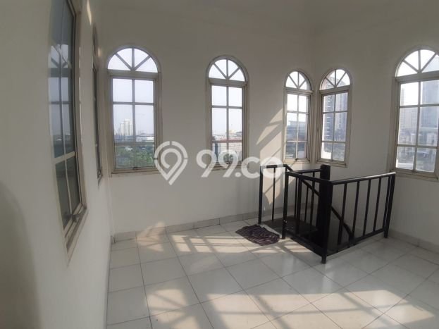 LOKASI STRATEGIS! Ruko di Pondok Indah, Luas 350m², Area Komersial LOKASI STRATEGIS! Ruko di Pondok Indah, Luas 350m², Area Komersial