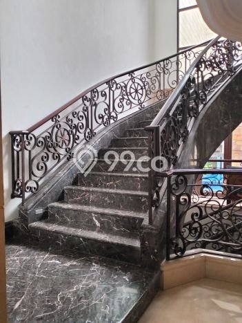 Rumah Mewah LB 1396m2 Siap Pakai Desain Elegan di Gading Serpong, Tangerang Rumah Mewah LB 1396m2 Siap Pakai Desain Elegan di Gading Serpong, Tangerang