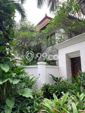 Hunian Mewah LB 900m2 Siap Huni Desain Elegan di Bintaro, Tangerang Selatan Hunian Mewah LB 900m2 Siap Huni Desain Elegan di Bintaro, Tangerang Selatan