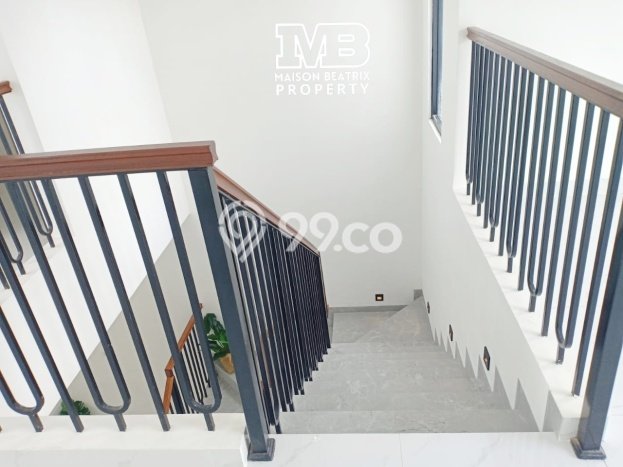 For Sale! Luxury House LT 135m2 Desain Modern di BSD For Sale! Luxury House LT 135m2 Desain Modern di BSD