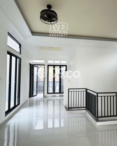Jual Rumah Mewah Elegan Dengan View Eksklusif di BSD Griya Loka, Tangerang Jual Rumah Mewah Elegan Dengan View Eksklusif di BSD Griya Loka, Tangerang