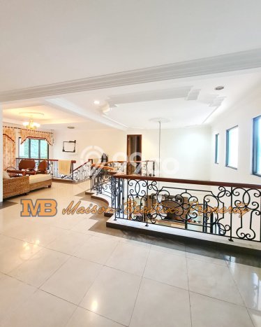 Rumah Mewah Siap Huni LT 600m2 di BSD, Tangerang Selatan Rumah Mewah Siap Huni LT 600m2 di BSD, Tangerang Selatan