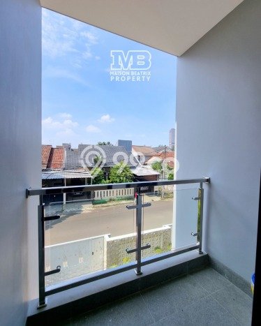 Rumah Mewah LB 250m2 Siap Huni Desain Elegan di BSD Kencana Loka, Tangerang Rumah Mewah LB 250m2 Siap Huni Desain Elegan di BSD Kencana Loka, Tangerang