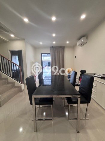 Disewakan! Rumah 3 Kamar Tidur &
2 Kamar Mandi di Gading Serpong, Tangerang Disewakan! Rumah 3 Kamar Tidur &
2 Kamar Mandi di Gading Serpong, Tangerang