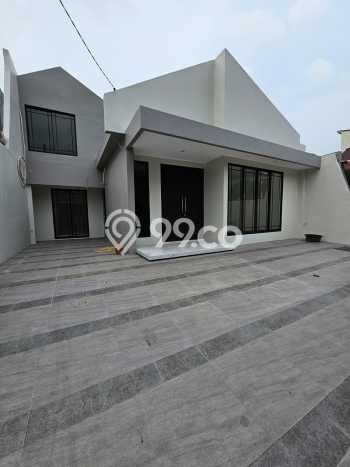 Lokasi strategis! Rumah siap pakai disewakan di Kembangan LB 250m2 Lokasi strategis! Rumah siap pakai disewakan di Kembangan LB 250m2