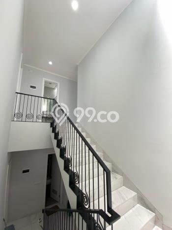 Jarang Ada! Rumah Sewa 5 Kamar Bagus Siap Huni Alam Sutera Jarang Ada! Rumah Sewa 5 Kamar Bagus Siap Huni Alam Sutera