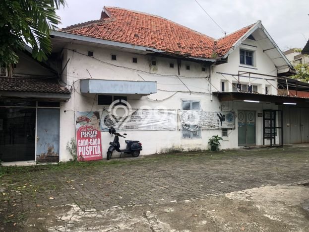 Siap Huni Rumah Mewah 4 Kamar di Semarang Tengah Dekat ke Mana Saja Siap Huni Rumah Mewah 4 Kamar di Semarang Tengah Dekat ke Mana Saja