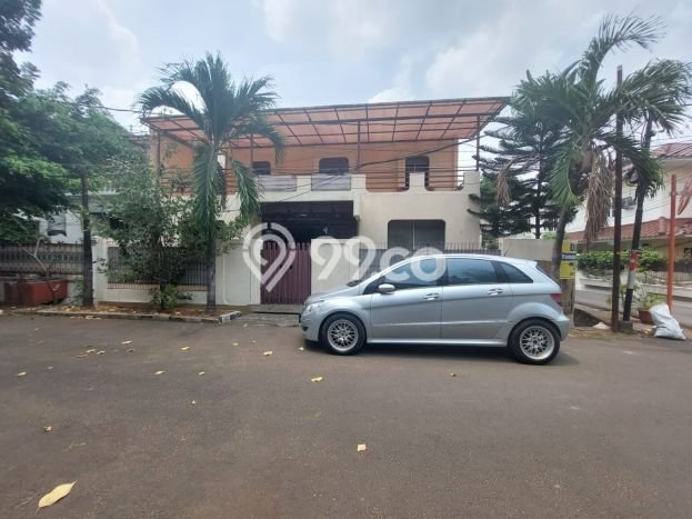 Rumah Elit Modern Tanpa Renovasi di Rawamangun Jakarta Timur Rumah Elit Modern Tanpa Renovasi di Rawamangun Jakarta Timur