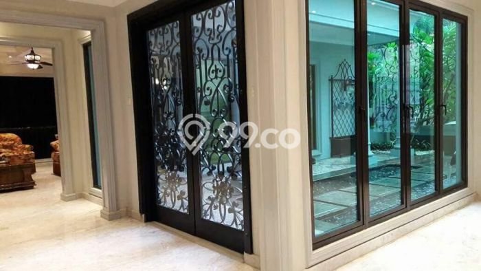 Ready to Use! Premium House LT 256m2 Desain Elegan di Jati Padang Ready to Use! Premium House LT 256m2 Desain Elegan di Jati Padang