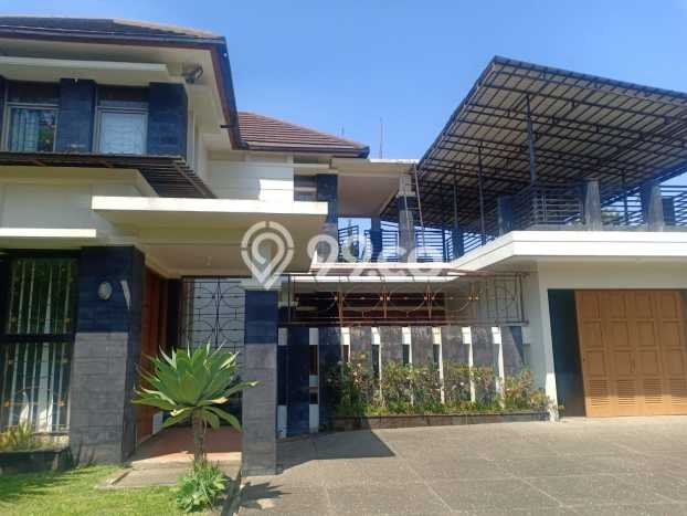 PROPERTI UNGGULAN! Rumah Strategis di Cihanjuang, Luas 1293m2m² LB 325m2m² PROPERTI UNGGULAN! Rumah Strategis di Cihanjuang, Luas 1293m2m² LB 325m2m²