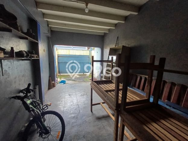 Rumah Menguntungkan di Buah Batu, Dekat Kawasan Komersial, Bandung - 6 Kamar Tidur Rumah Menguntungkan di Buah Batu, Dekat Kawasan Komersial, Bandung - 6 Kamar Tidur