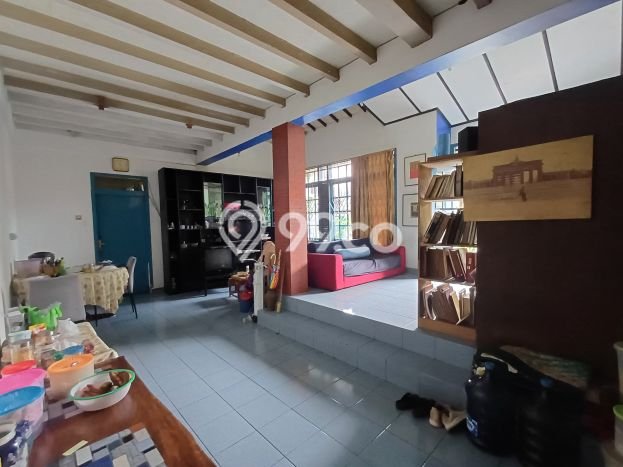 Rumah Menguntungkan di Buah Batu, Dekat Kawasan Komersial, Bandung - 6 Kamar Tidur Rumah Menguntungkan di Buah Batu, Dekat Kawasan Komersial, Bandung - 6 Kamar Tidur