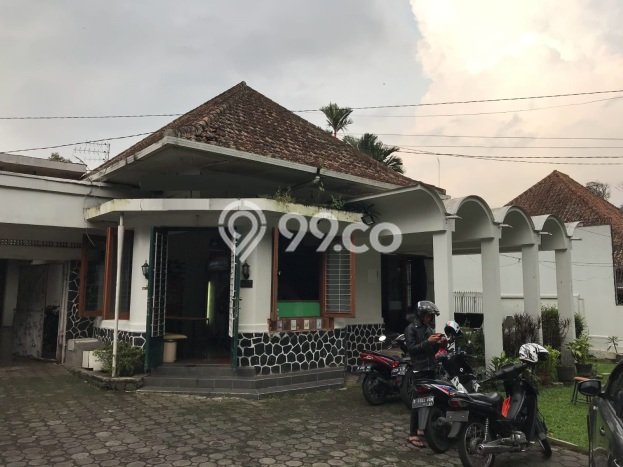 Dijual Rumah Luas Elegan Dengan View Cantik di Diponegoro, Bandung Dijual Rumah Luas Elegan Dengan View Cantik di Diponegoro, Bandung