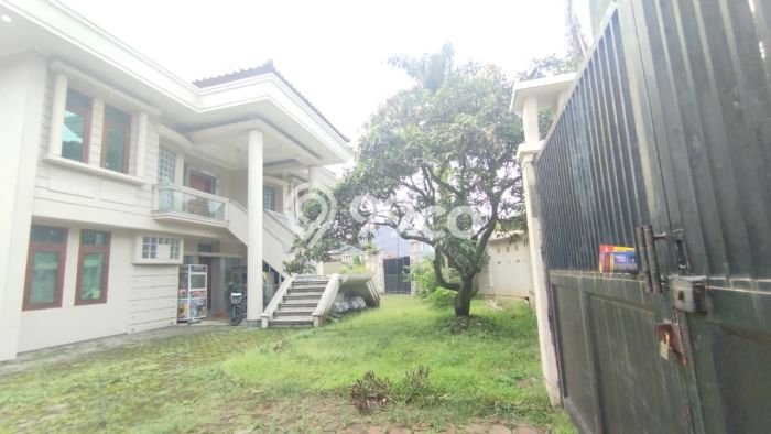 Rumah Strategis di , Dekat Kawasan Komersial, Bandung - 4 Kamar Tidur Rumah Strategis di , Dekat Kawasan Komersial, Bandung - 4 Kamar Tidur